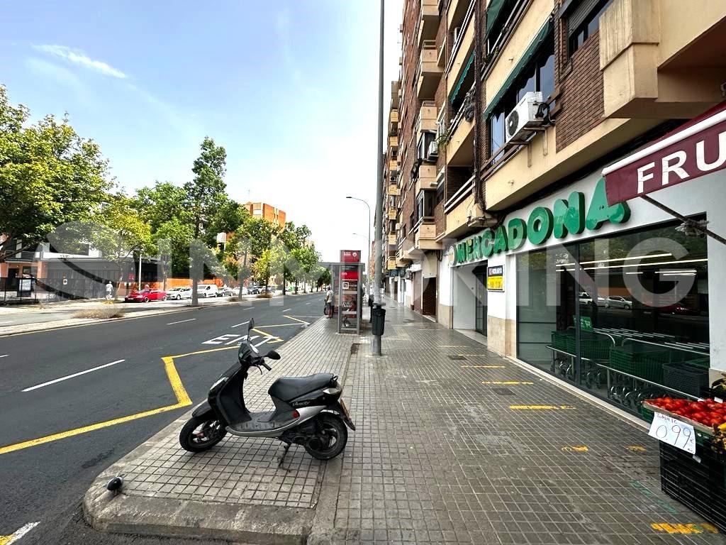 Foto de la propiedad Local comercial en Av. Tres Forques, Valencia 